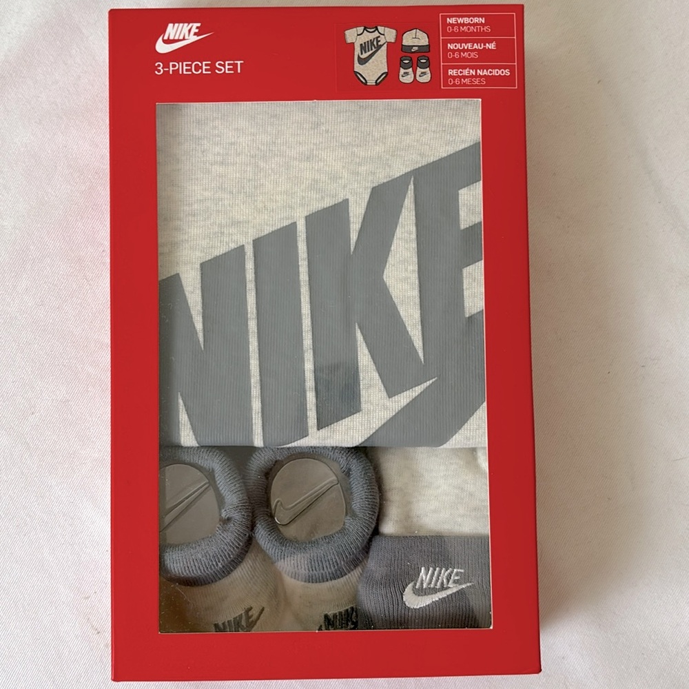 NEW IN BOX Nike 3 piece newborn onesie beanie and matching sock booties - Picture 2 of 9